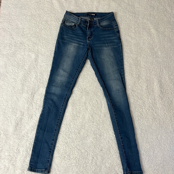 Fashion Nova Women’s Blue Jeans Size 5/6 - Picture 2 of 7